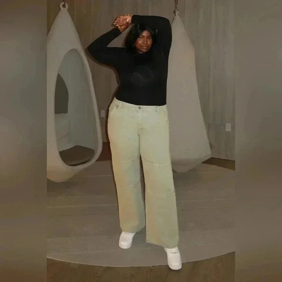 BROOKS MARKS UNIVERSAL PANEL PANT IN PISTACHIO - Picture 2 of 16